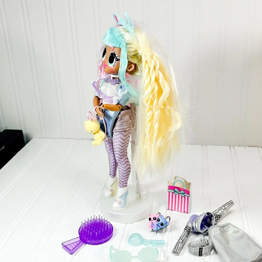 LOL Surprise OMG Series 2 Candylicious Doll with‎ Accessories Missing Hand